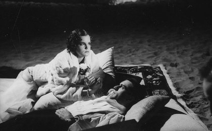 Elizabeth McGovern and Robert De Niro in Once Upon a Time in America